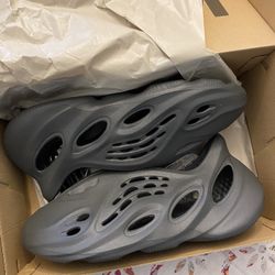 Yeezy Foam Runners Carbon