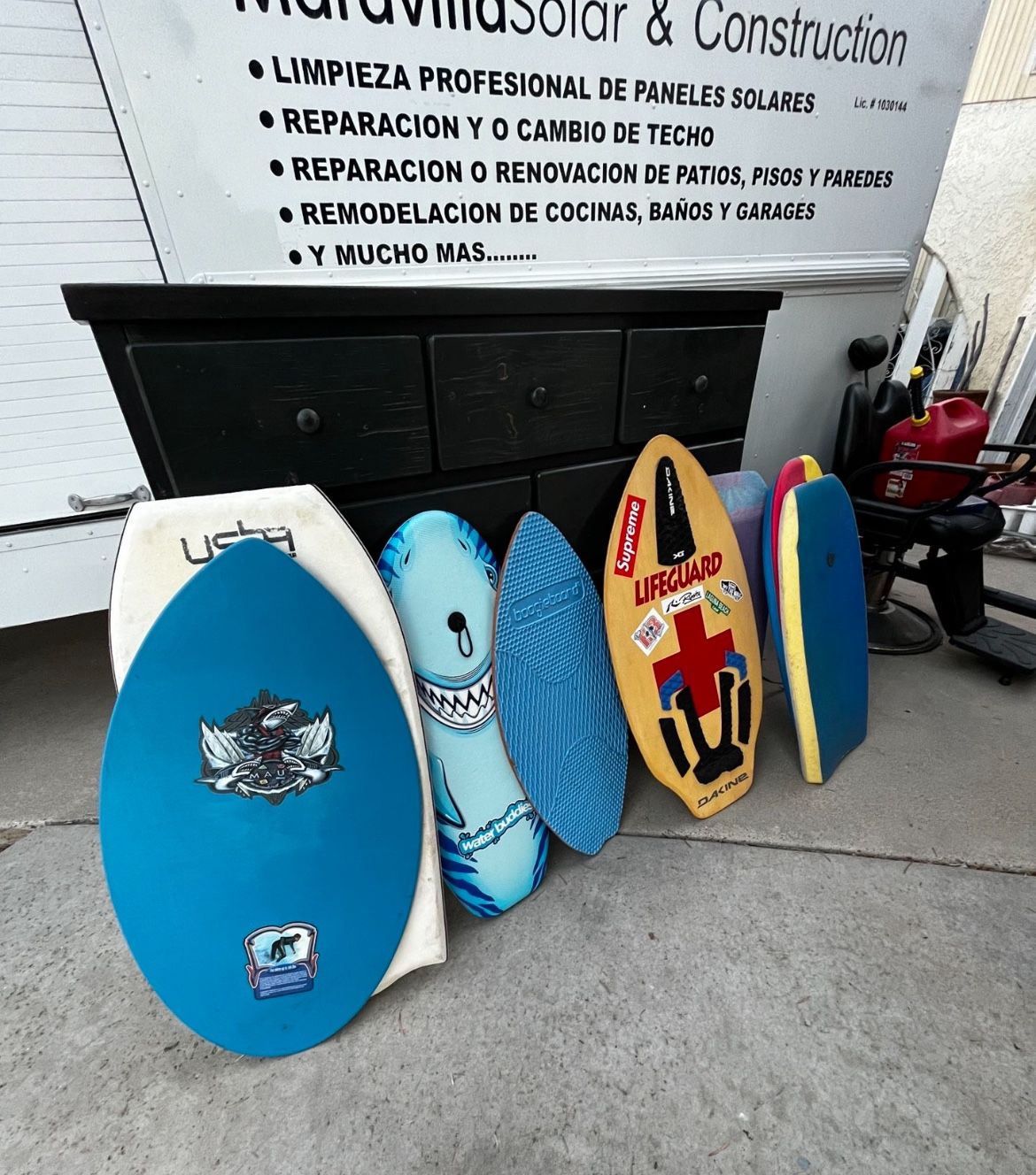 8 Boogie Boards And Skim Board 