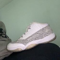 Jordan 11 Retro Low