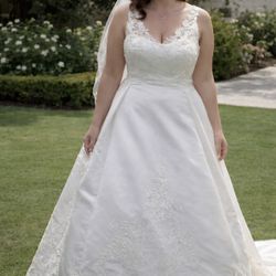 Wedding Dress From David Bridal Excellent Condition