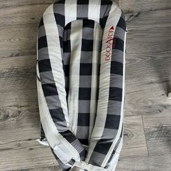 Dockatot Deluxe+ Charcoal Buffalo Plaid