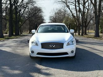 2011 INFINITI M