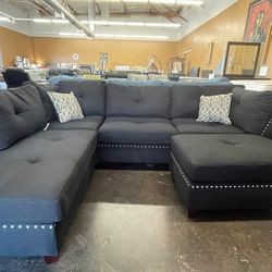 Black Reversible Sectional with Ottoman Accent Pillows 