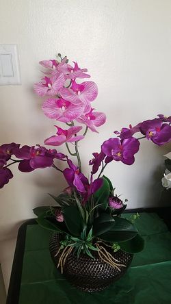 Orquid plant Artificial. Purple color