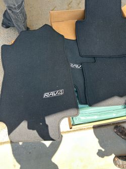 Rav 4 floor mat set