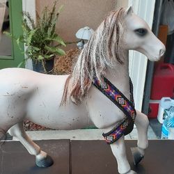Battat Horse 19-20 Inches White