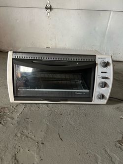 Black+Decker Dining-In Toaster Oven White/Gray Adjustable Racks Timer Crumb Tray