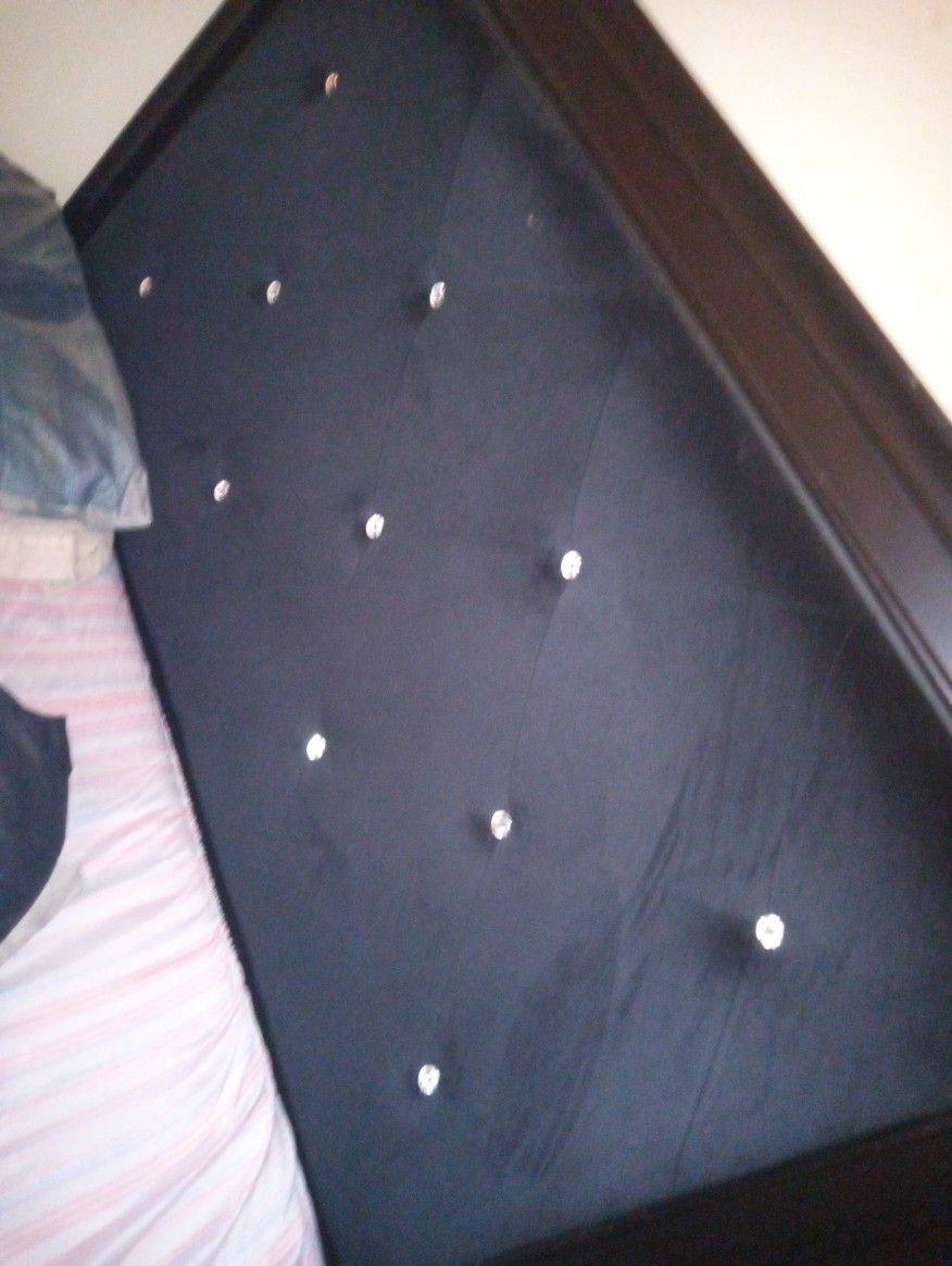 Queen Size LED Light Up Headboard And Footboard And Railing Set-up
