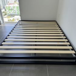 Zinus Queen Bed Frame 