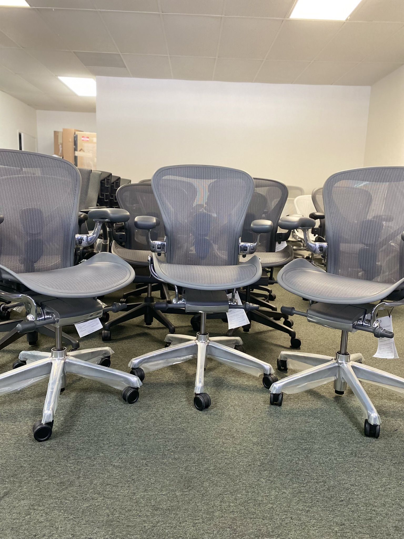 💥 GUARANTEE LOWEST PRICE 💥 HERMAN MILLER AERON CHAIRS ✅ FULLY LOADED ✅ 12 YEARS WARRANTY ✅ pick up at the store-deliver-ship all US.