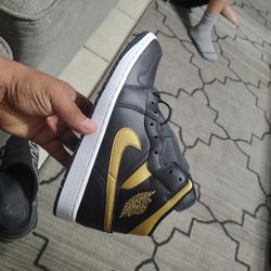Jordan 1 Mid