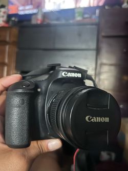 Canon EOS 80D DSLR Bundle + EF-S 18-55mm Lens - Excellent / Like New
