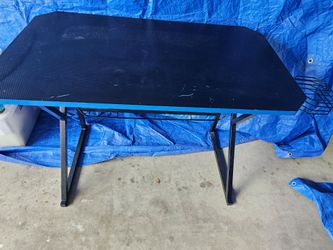 Gaming desk