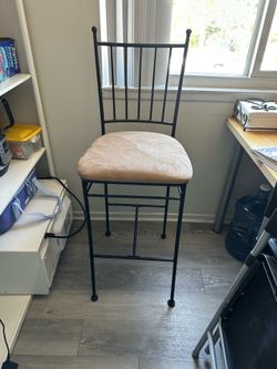 Silla alta de metal