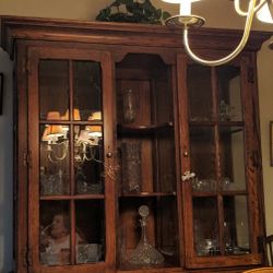 Beautiful Solid Oak Wood Hutch China Cabinet