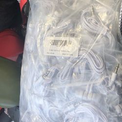 100 Pack Of Earbuds White New