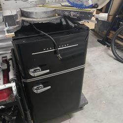 Magic Chef Mini Fridge