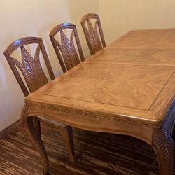 Dinning Table with 6 Chairs 