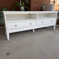 Cabinet, TV/Media