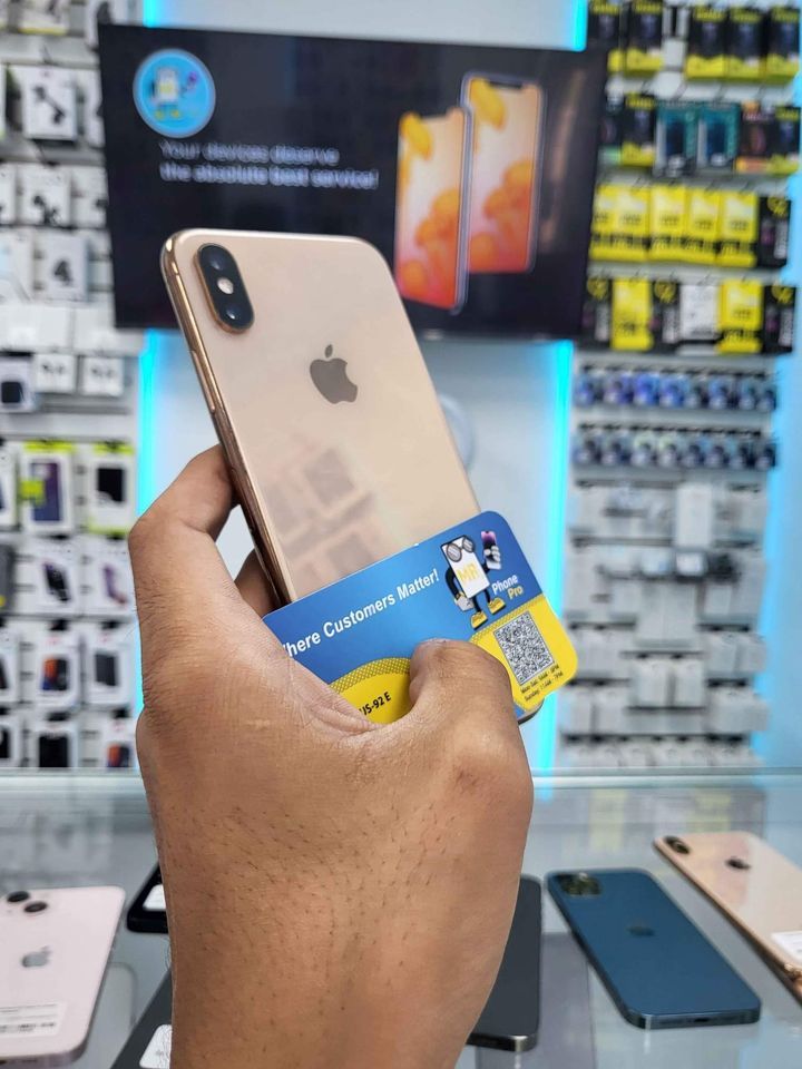 iPhone XS! 1 YEAR WARRANTY!