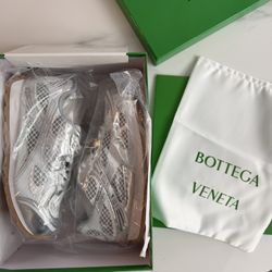 Bottega Venetas