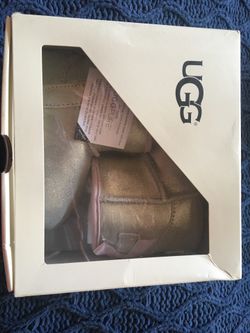 Ugg boots for toodlers size 4/5 new