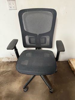 Black Mesh Office Chair with Armrests