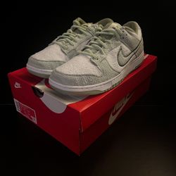 NIKE FLEECE PACK HONEYDEW  DUNKS / SIZE 10 MEN / BRAND NEW / NWT / DEADSTOCK 