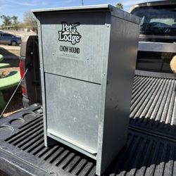 Chow Hound Pet Feeder / Storage Bin