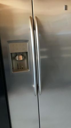 GE  Side By Side Stainless Steel Counter Depth Refrigerator Fridge

