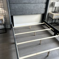Excellent Condition Queen Size Bed frame ! 