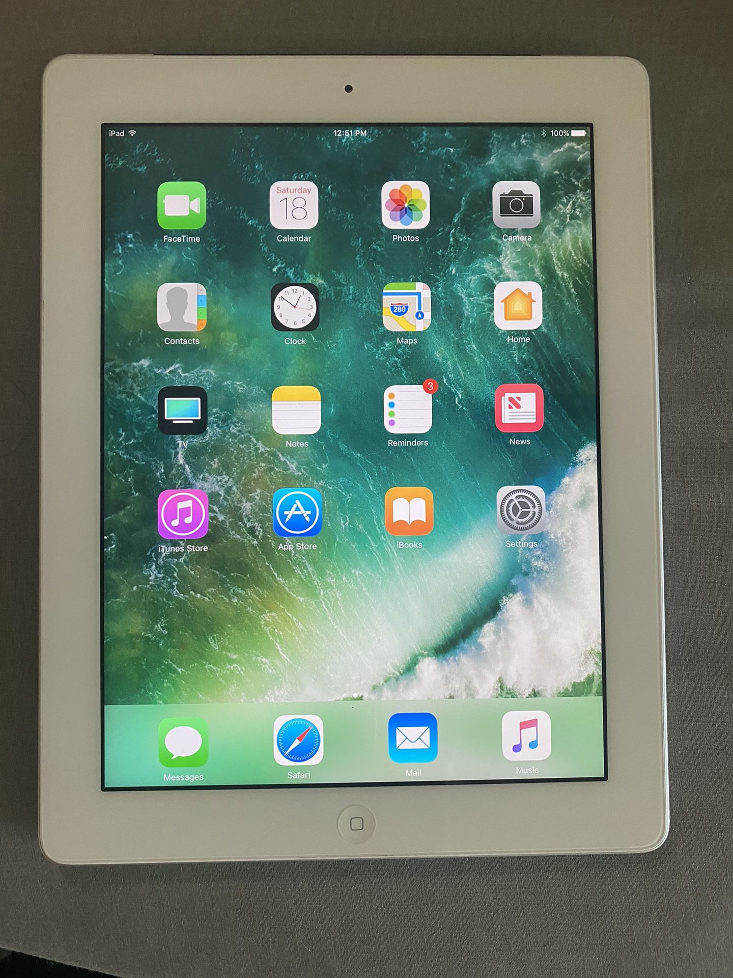 Apple IPad 9.7 Inch (4th Gen) White/Space Gray Model A 1460