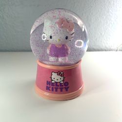 Hello Kitty Snowglobe