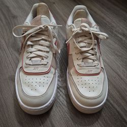Womans nike 9,5 (no box)