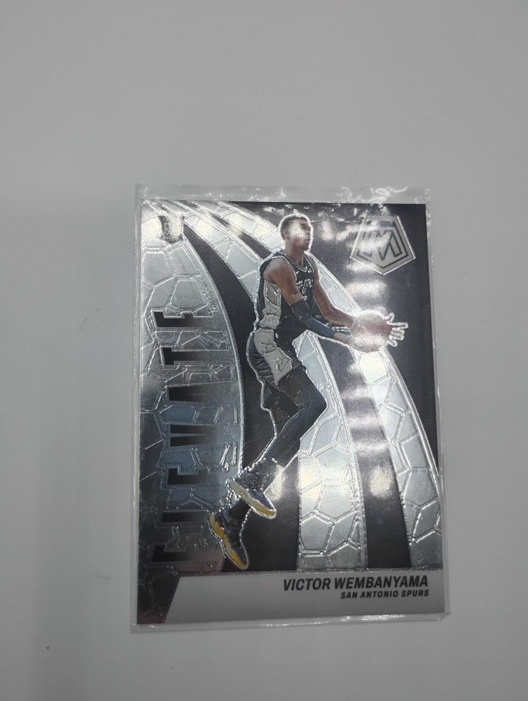 Victor Wembanyama Rookie Elevate Holographic No.18