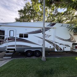 2018 Arctic Fox 29 5T 5th Wheel Trailer