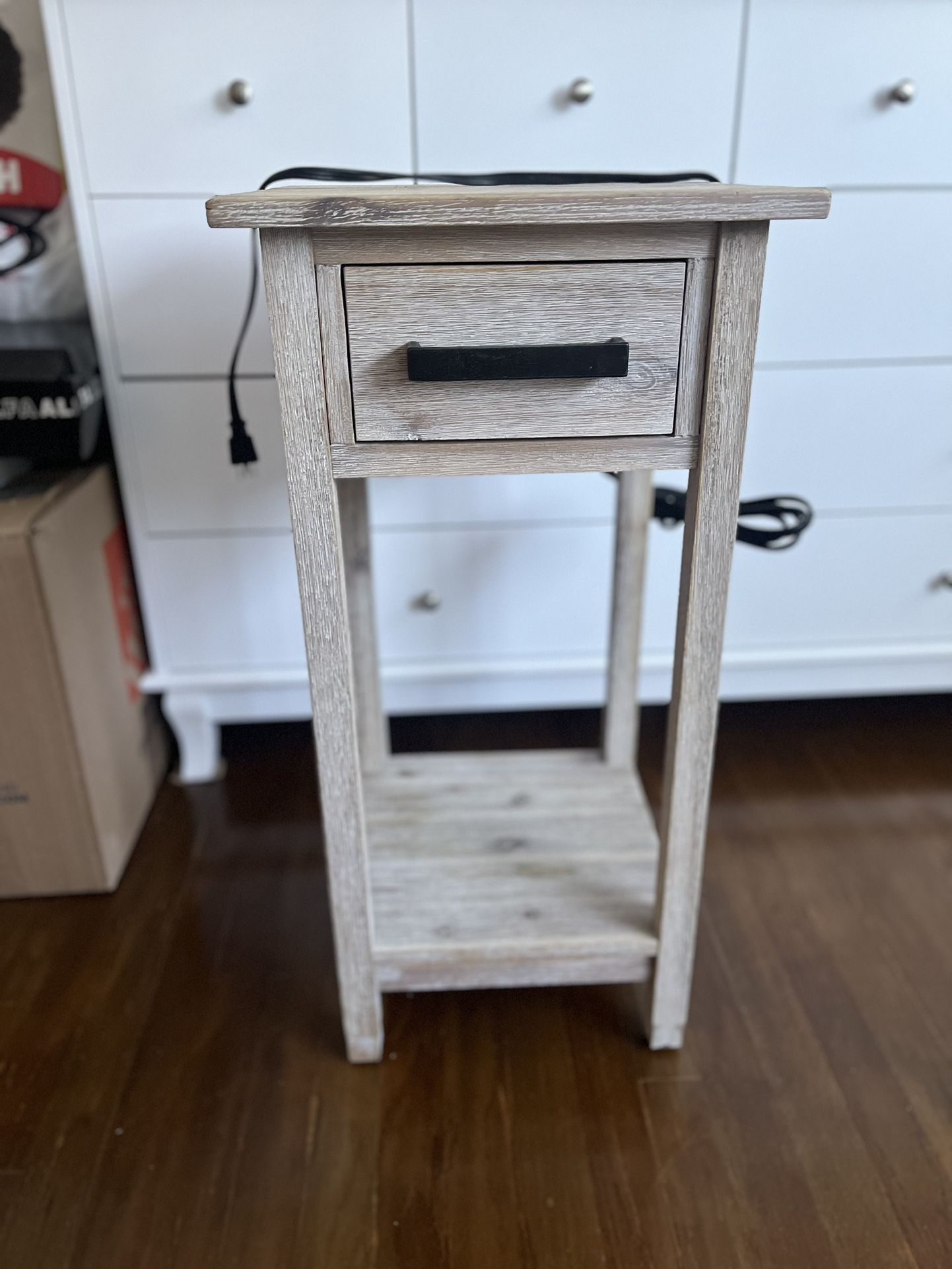 Nightstand With Usb / End table