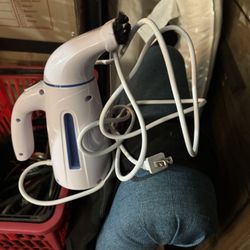 Handheld steam cleaner