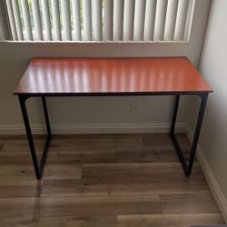 Desk (wood/metal)