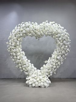 White Rose Heart Arch With Stand/Shelf