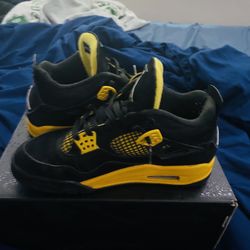 Jordan 4 Thunders