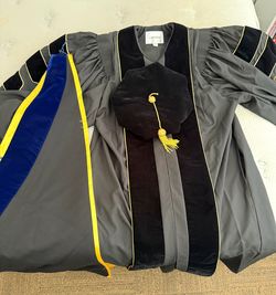 UCSD Doctoral Regalia (Size M)