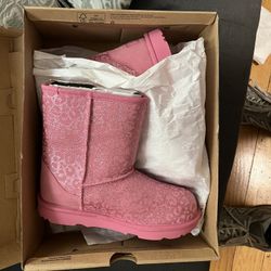 Ugg Size 2 