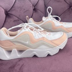 Pink Nike Tennis Shoes 