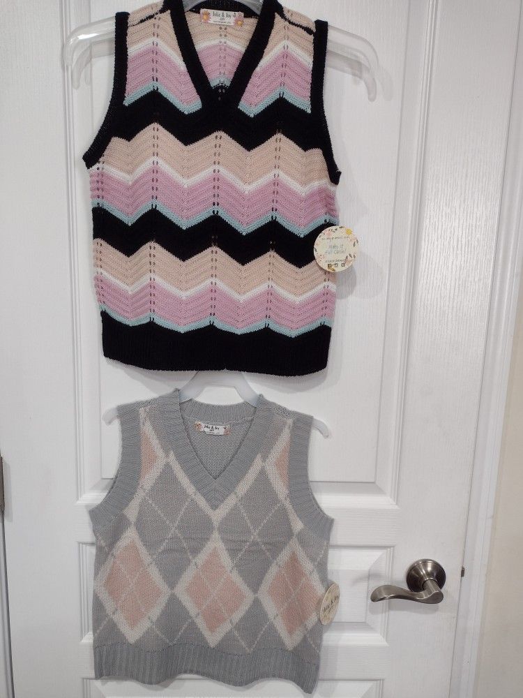 2 V-neck Sweaters