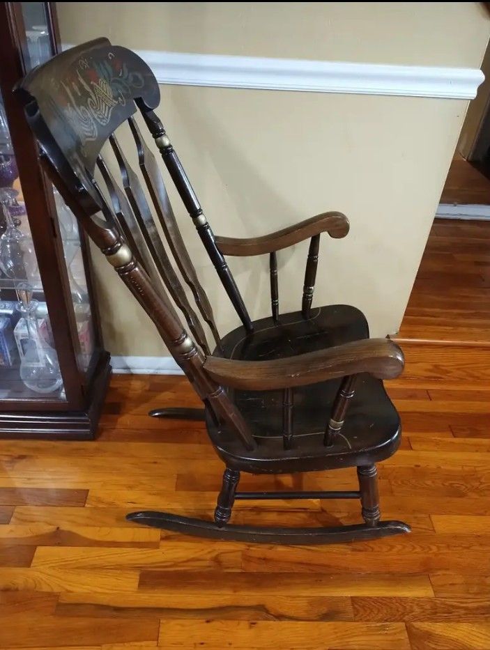 The Arms of Chair Could Use a Little Tighting, Other Wise in Great Condition.. ..... MAKE an OFFER..... Everything Must Go...