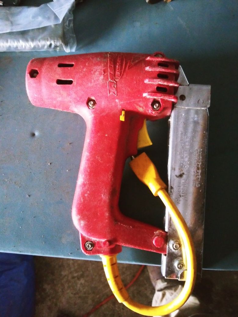 Stapler gun