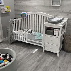 Crib With Changing Table 