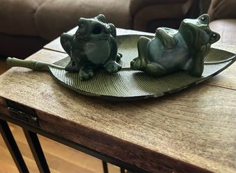 Ceramic Frog Figurines with Leaf Tray. Read description 1st