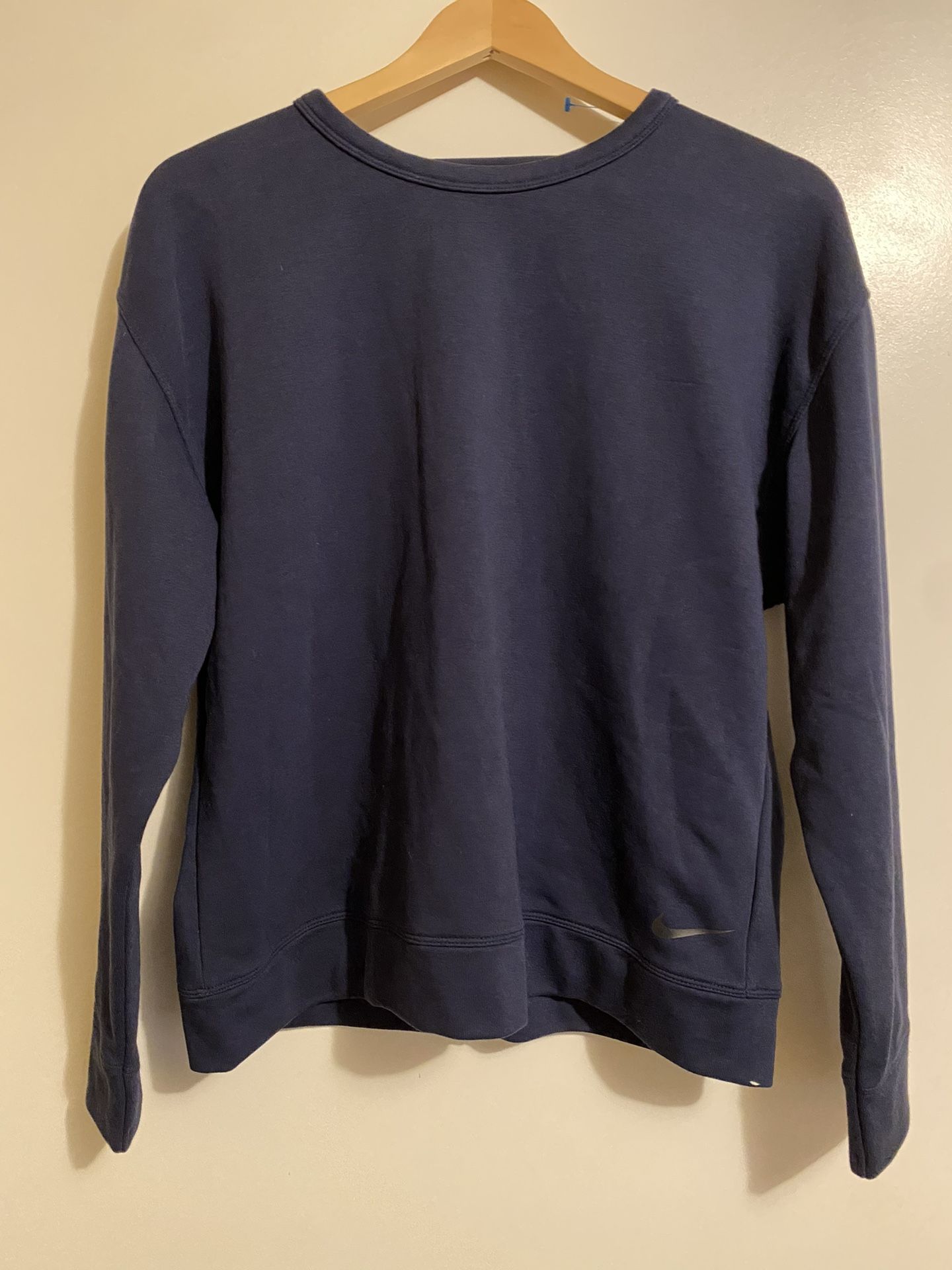 New Women’s Nike Dry Fit Navy Blue Sweatshirt Shirt Size Medium With Cut Out Back
